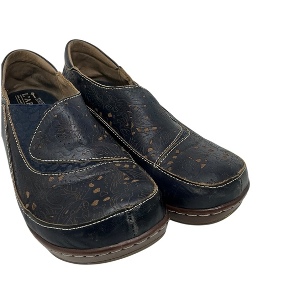 L'Artiste Spring Step Burbank Closed Back Leather Clog Embossed Floral Design - Picture 3 of 15